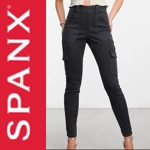 NWT SPANX Stretch Twill Cargo Pant
Sz Sm Washed Black